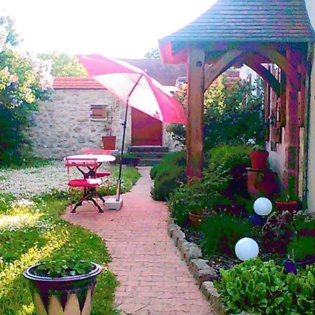 Maison Charmante A Montoldre + Jardin Exterior foto